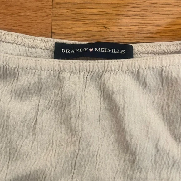 Brandy Melville cream textured high neck sleeveless tank top - Picture 3 of 7